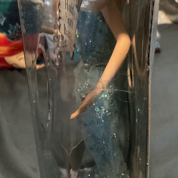 DISNEYs FROZEN QUEEN ELSA SINGING DOLL DAMAGED CARDBOARD .sale - Picture 4 of 10